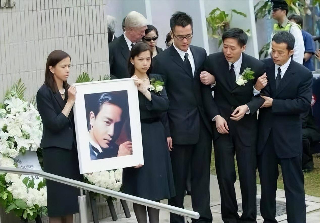 19年前,张国荣从酒店24楼跳下,背后原因不止抑郁症这么简单_父母_父亲