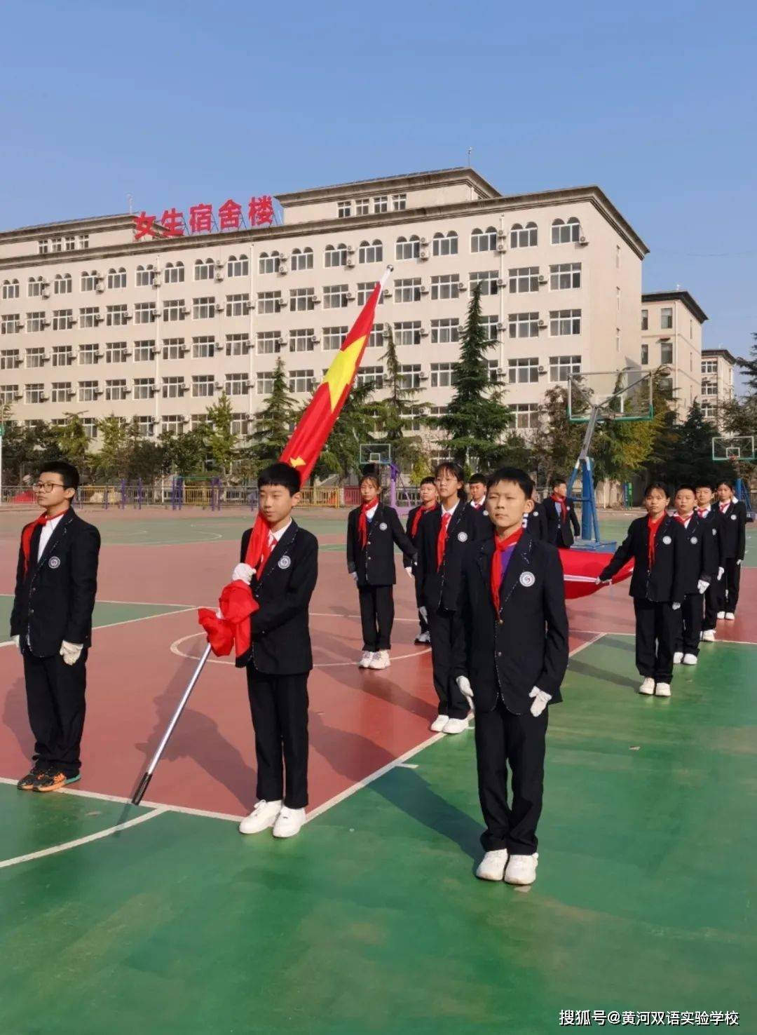 济南黄河双语实验学校小学部开展亲子趣味运动会_家长_孩子_进行