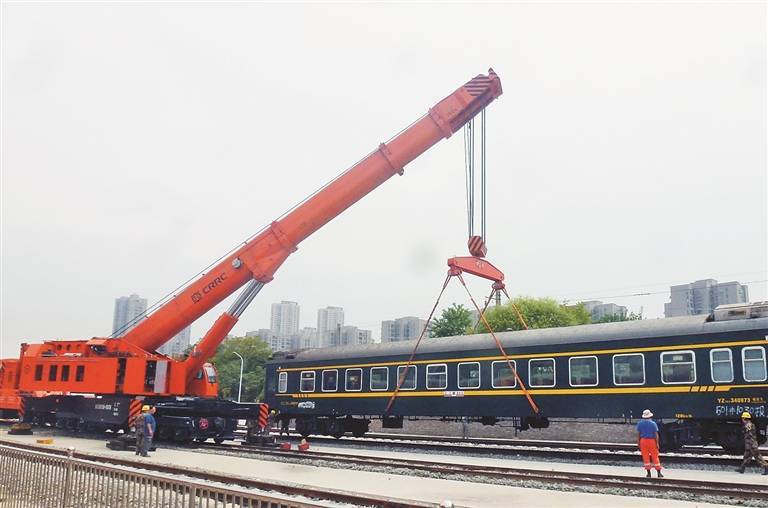 铁路救援起重机顺利取得了国家铁路局颁发的铁路机车车辆型号合格证和
