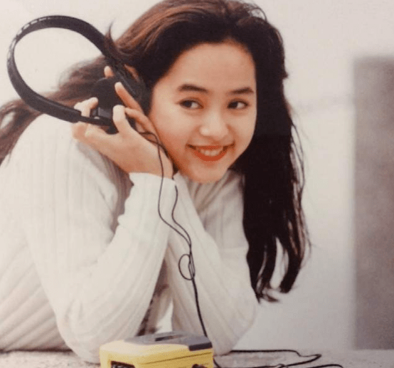 49岁香港女神复出,22岁嫁豪门退圈,儿子未满月,丈夫就出轨_叶蕴仪