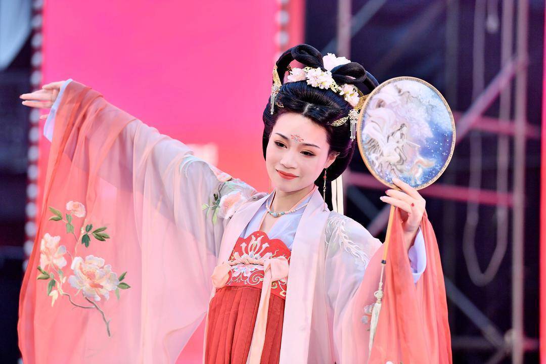 霓裳华服 古风穿越 "衣起锦官城"(成都)汉服周开幕_活动_游客_文化