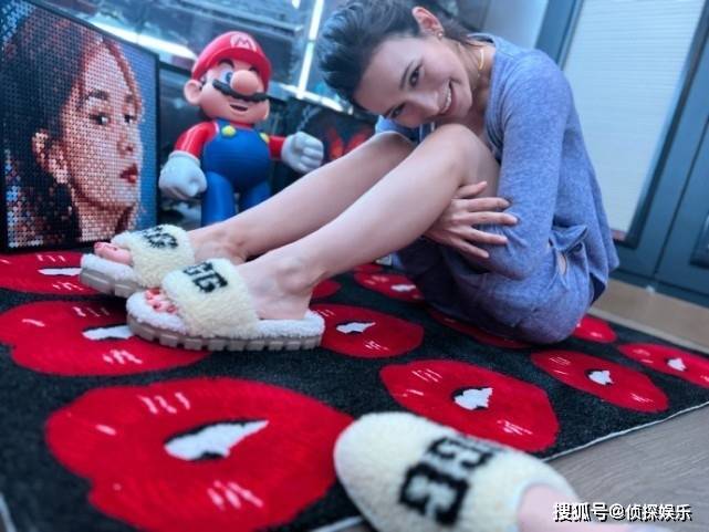 韩庚妻子晒健身照，产后俩月恢复完美曲线，全身零赘肉羡煞旁人