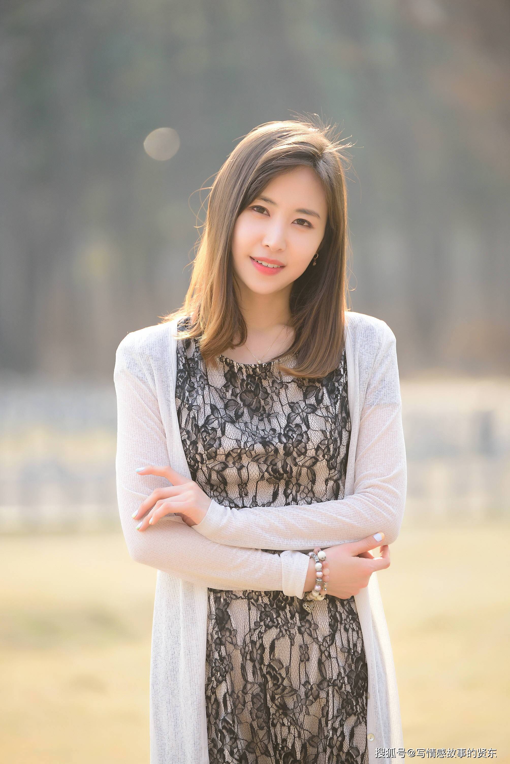 32岁老板娘假扮我女朋友,陪我见父母,结局让我意外(情感故事)_王姐