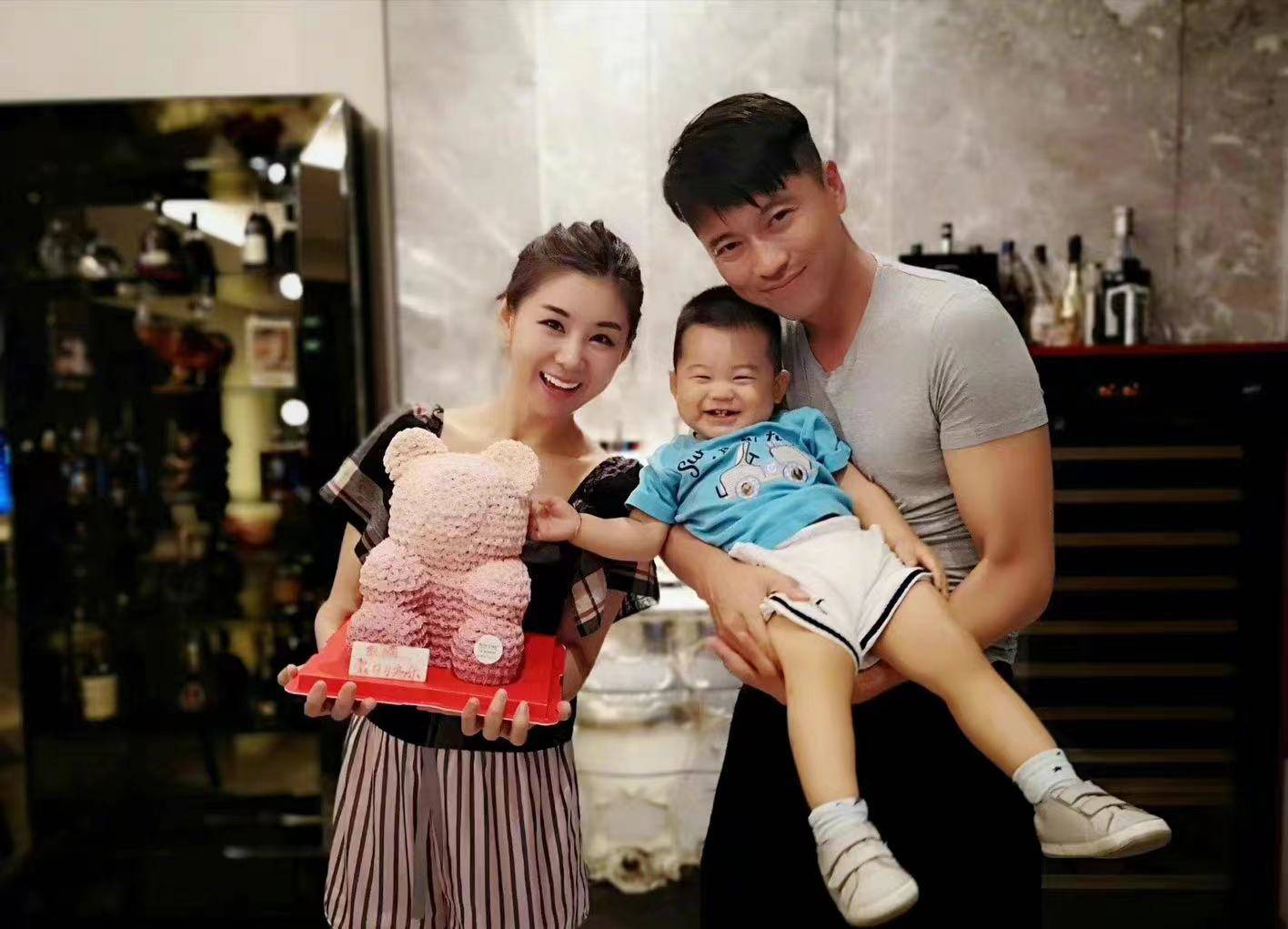 才聚会飞天奖,又携手金鹰艺术节,王雷和李小萌夫唱妇随_演出_夫妻