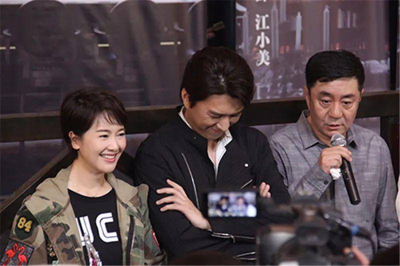 左小青嫁大20岁老公婚姻幸福,新剧短发造型惊艳,饰演靳东老婆_因为