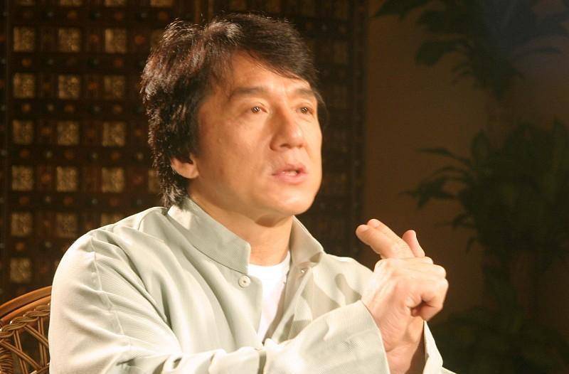 成龙刚出道时,每天都会挨饿,最大心愿就是能吃上饱饭_生活_片酬_因为