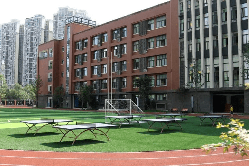 成都市盐道街小学目前有4个校区,5所分校.