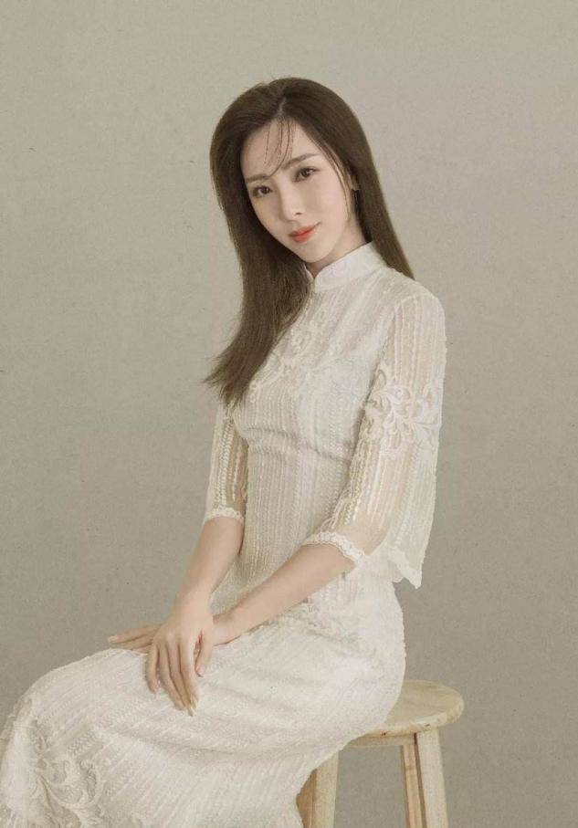 电视最美主持人李思思衣品超好!