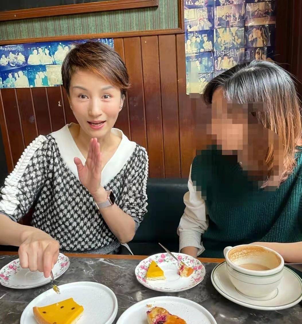 知名女主持学虹退圈十多年,原来开了一家咖啡厅当老板娘_节目_观众