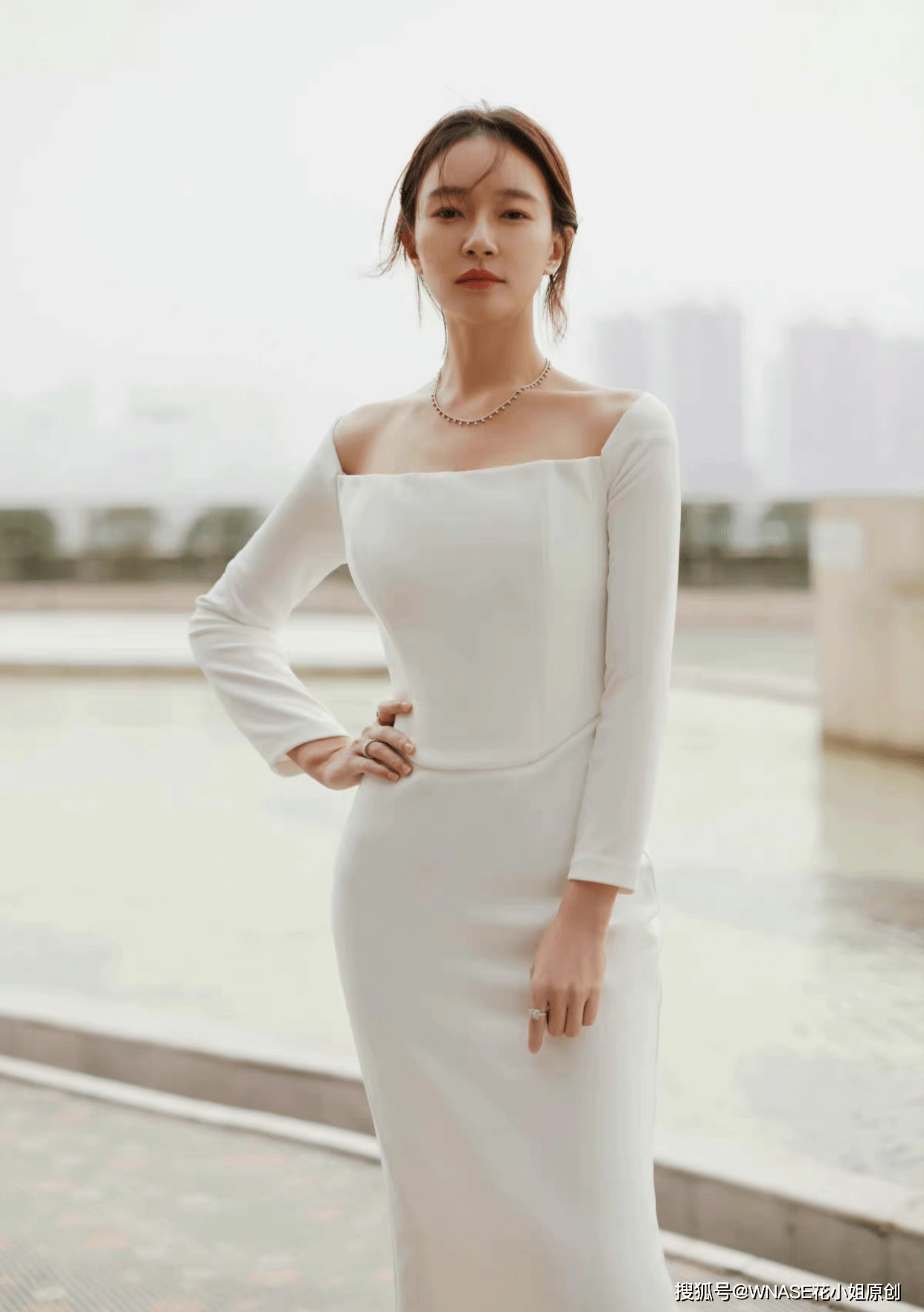 女星不艳压,造型一个比一个简单但超有质感_礼服_女神_任敏