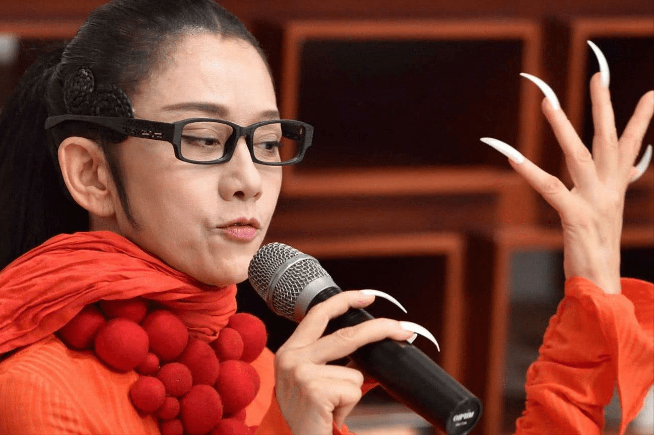 2002年,吴春青是丈夫柳春青对她说的最后一句话,两人结束了7年的婚姻.