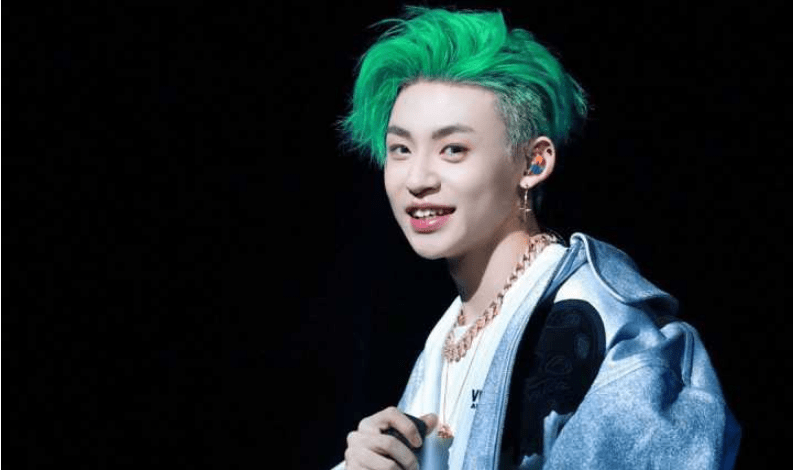 小鬼白敬亭沸腾之夜合作《goodnight》,这相隔距离是怕踩到鞋?