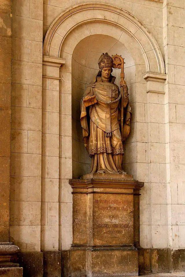 匈牙利埃斯泰尔戈姆大教堂_广场_雕像_李斯特