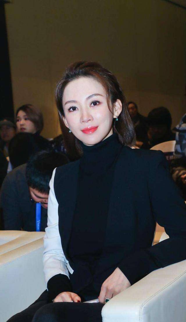 33岁丁俊晖结婚生子,绯闻女友潘晓婷至今单身,球迷:确实配不上_台球