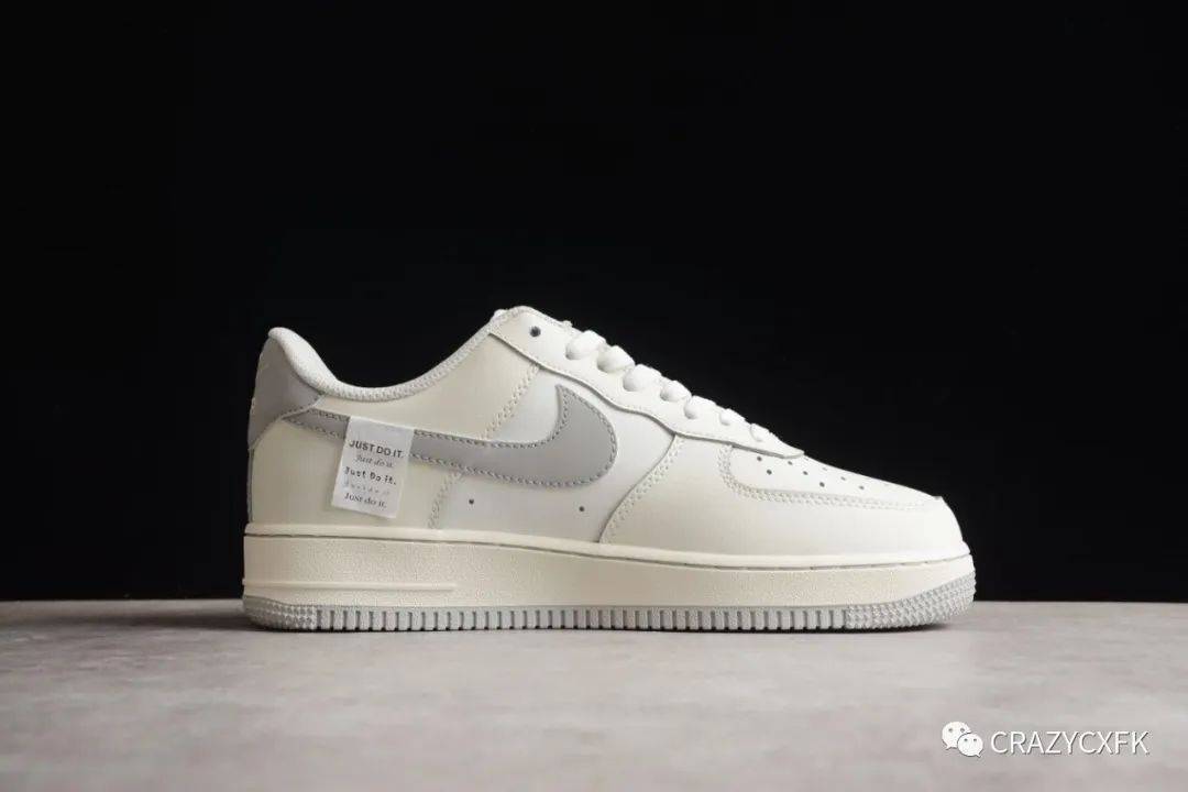 耐克nike air force 1 low silver snow 银雪灰空军一号低帮板鞋_银色