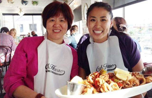 28岁白浪身材时尚,59岁郎平表示不愿带外孙,原因令人"心酸"_中国女排