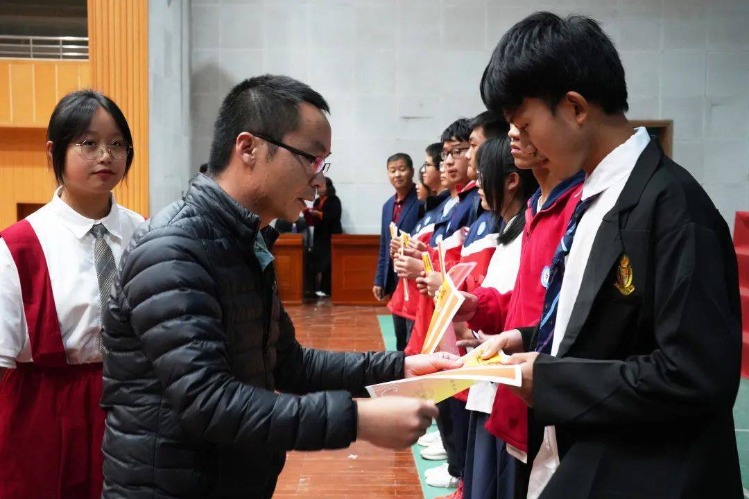 诵千古美文 歌盛世中华:云南曲靖会泽县实验高级中学举行2022级诗歌