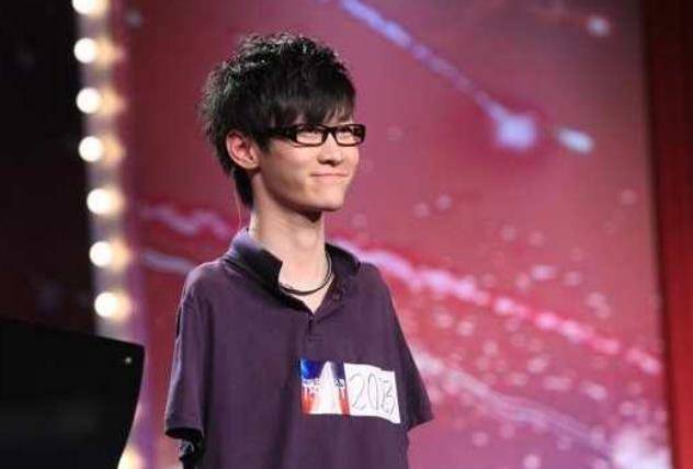 “断臂王子“刘伟:花22年创造奇迹,曾言:要么死,要么精彩的活_钢琴师_时候_励志