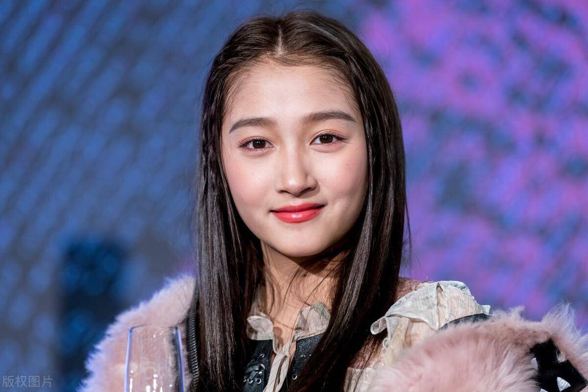 杨天真反对艺人公开恋情,鹿晗置之不理,网友:这才是真爱_关晓彤