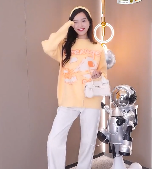 “小贝饿了”卖伪劣商品:狂删评论引热议 网友爆其丈夫身份(图1)