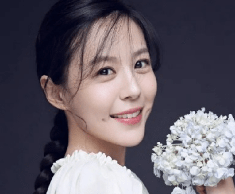 美嘉:我不适合民族服装,经纪人:试试吧!看到上身效果后想脱粉!