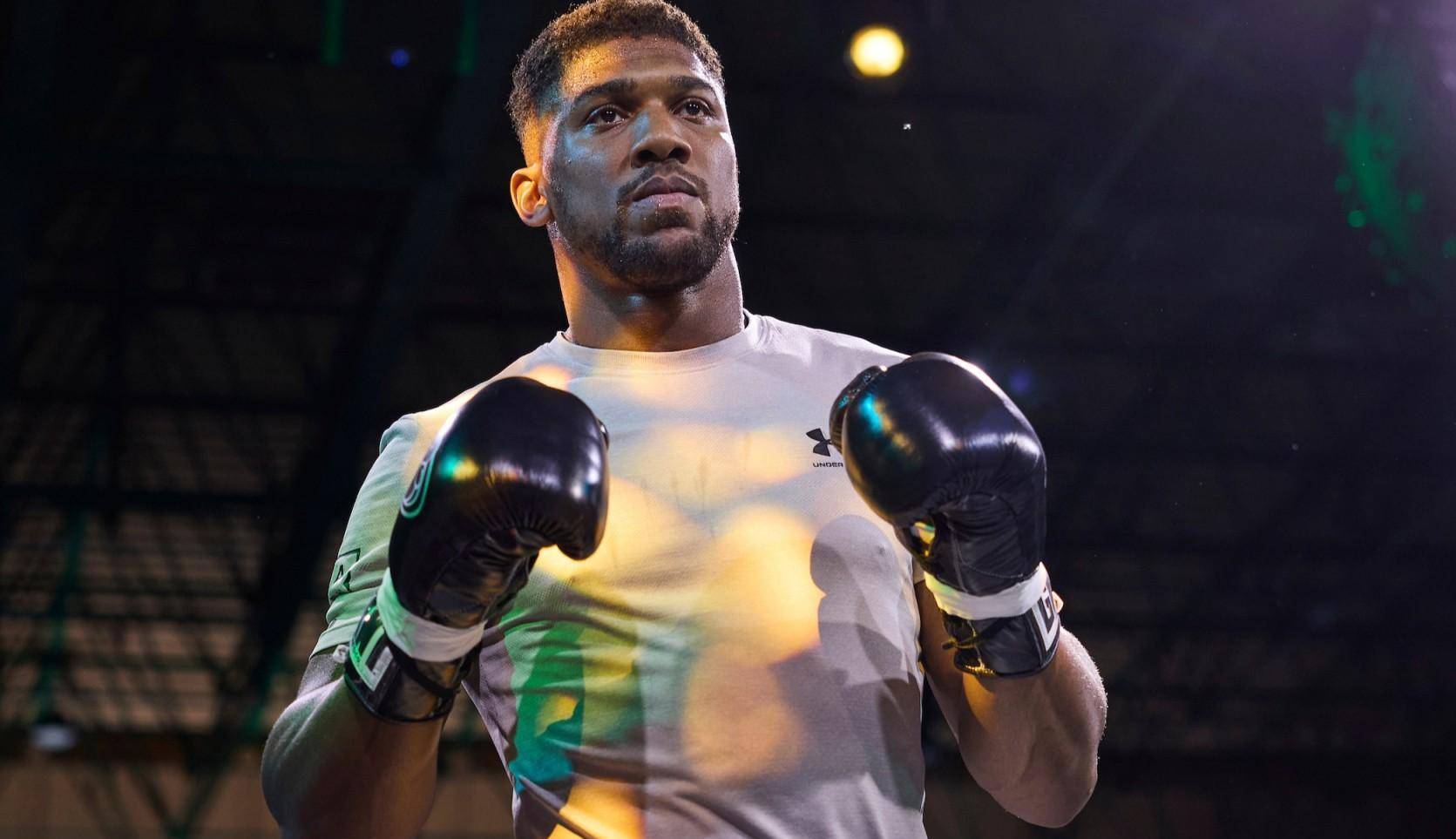 前拳击冠军约书亚怎么了?