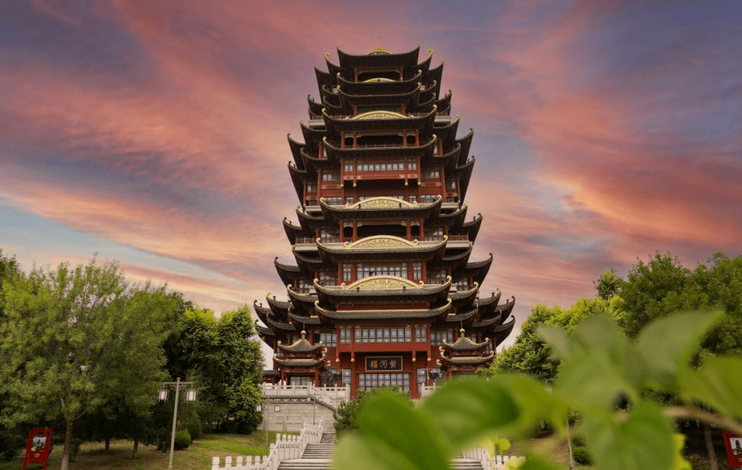 未来,滨州还将持续打造一批文化地标,提升一批文创产品,叫响一批文旅