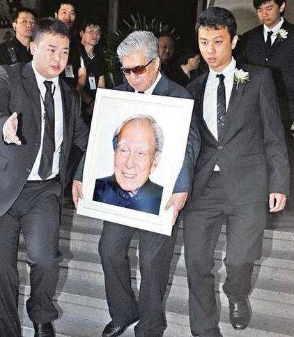 62岁时击倒李小龙,跟妻子相爱相守62年_石坚_因为_功夫