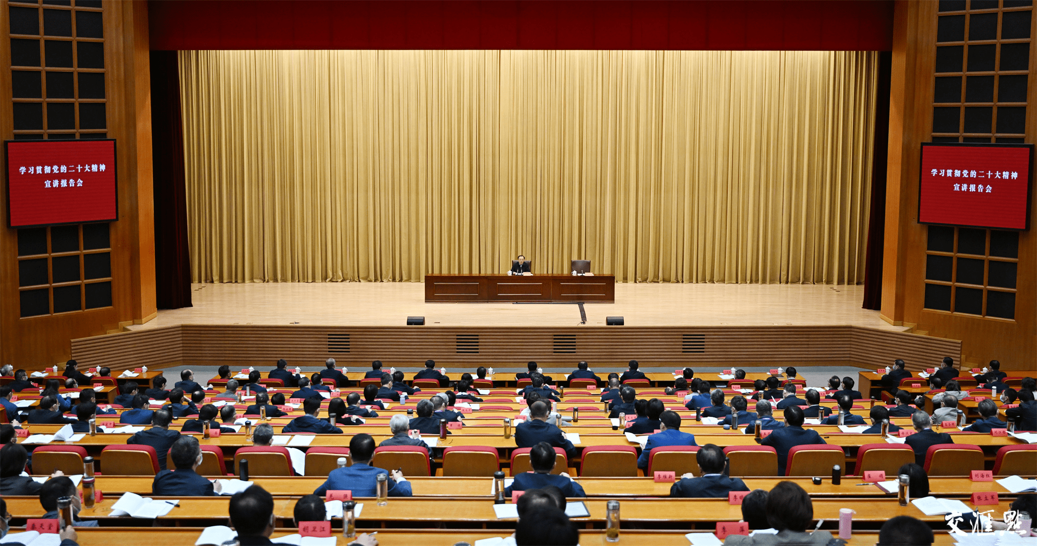 深刻领悟“两个确立”的决定性意义 紧跟党的核心人民领袖开创更加美好未来_习近平_中国_社会主义