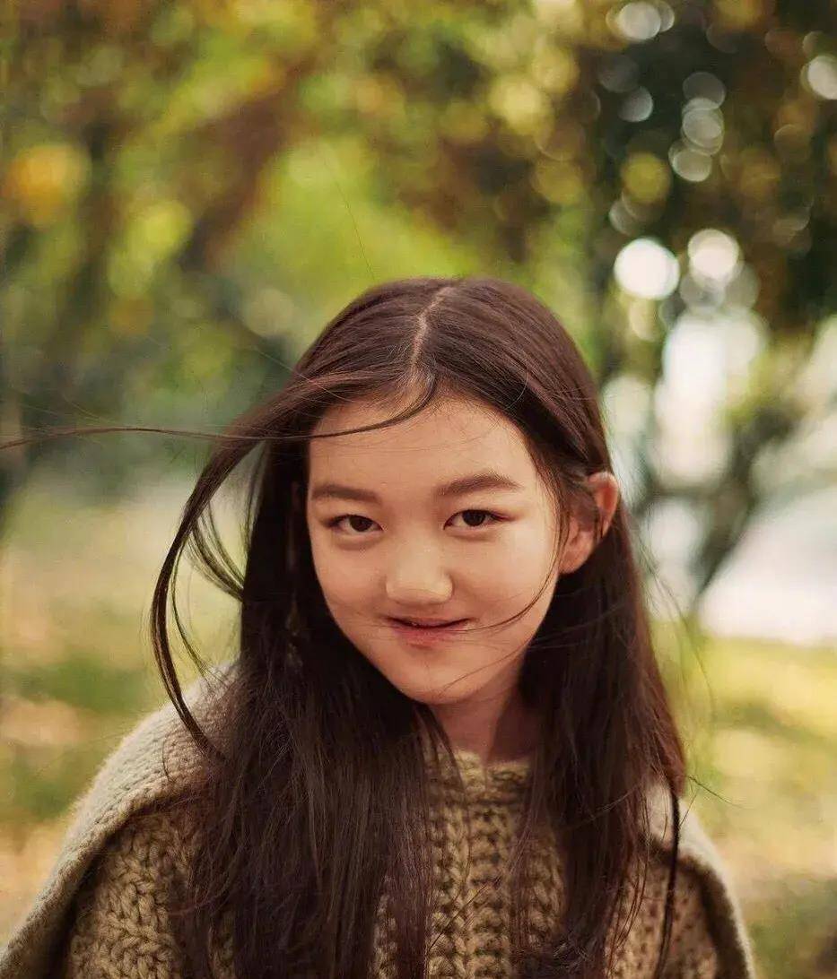 14岁李嫣越变越美,小小年纪气质出众,完全不输母亲王菲_李亚鹏_小时候