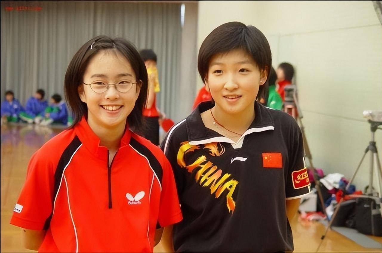 石川佳纯小时候与刘诗雯合照显可爱,长大后与马龙合照气质女神范_乒乓