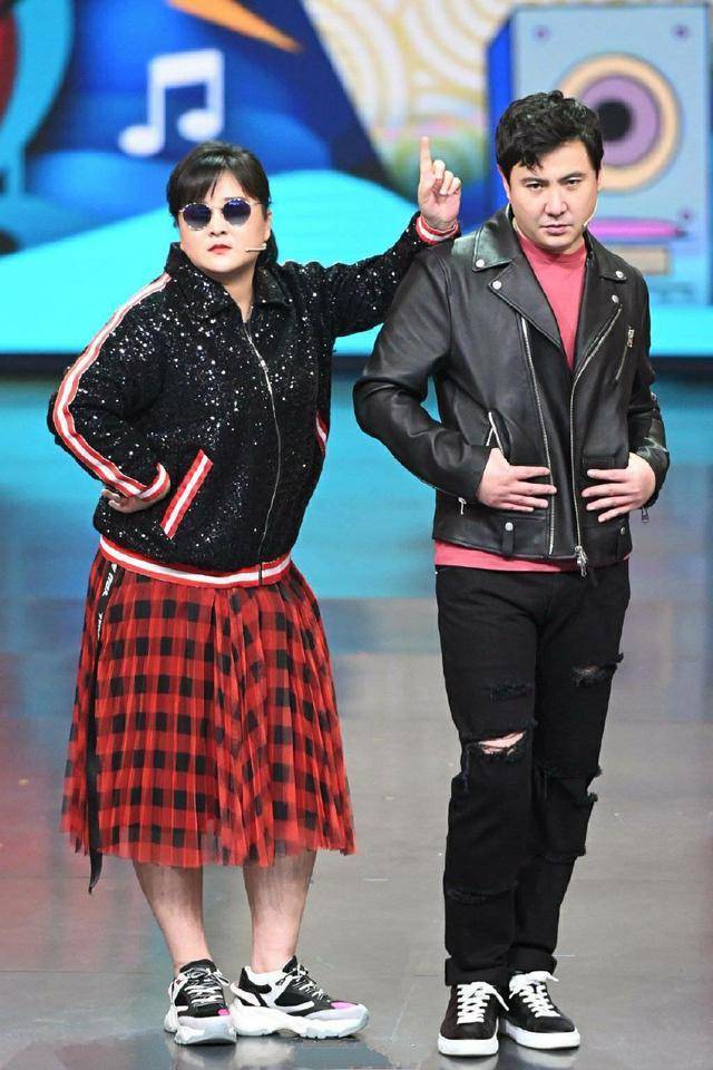 贾玲晒沈腾童年照为其庆祝生日:军艺校草也不是全然没有道理_腾哥