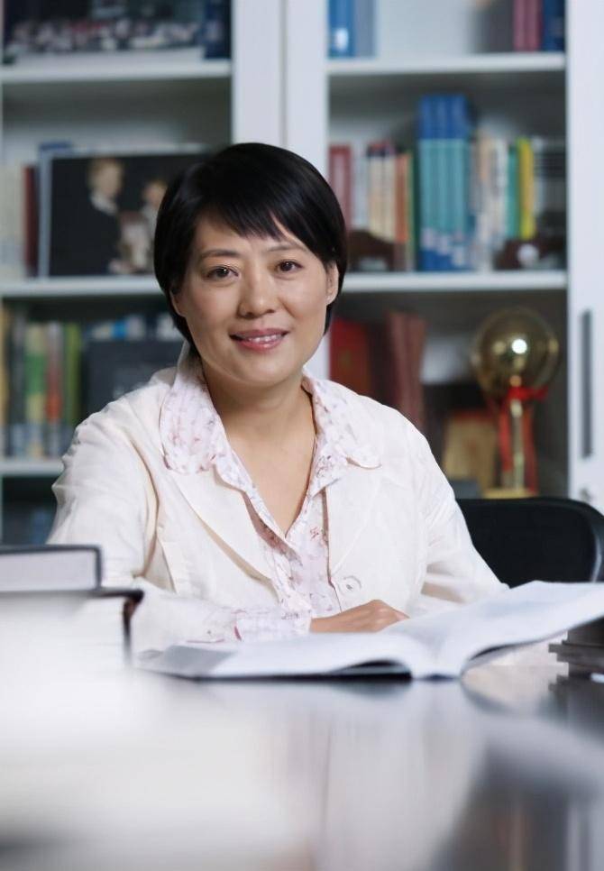 美女导演刘雨霖,和她的父亲刘震云,她说:找个讲得通的人结婚_光环