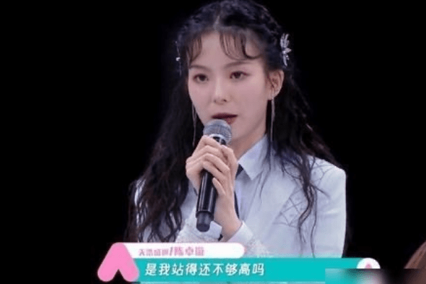 缔造营陈卓璇曲怼赞助商，黄子韬暗示力挺，网友：绿茶妹？