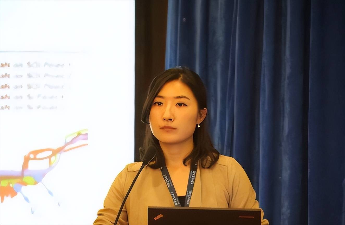 浙大90后美女教授走红,有颜有才还很有气质,难怪学生挪不开眼_大学生