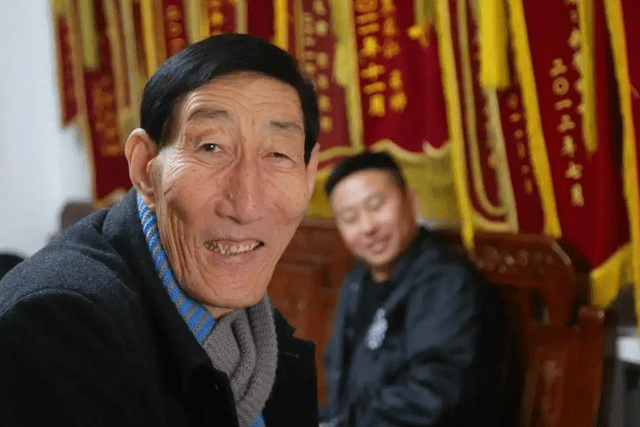 中国第一巨人鲍喜顺:不听医生告诫执意生育一子,儿子现在多高了_辛幸