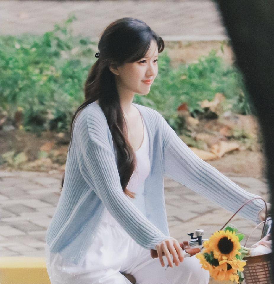 江依依造访赵露思！奉求《偷偷藏不住》小队喝了奶茶，但被问到跳楼的事了吗？