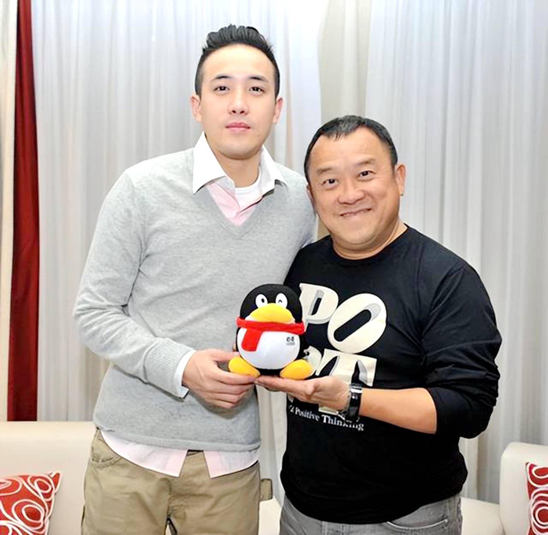 曾志伟儿子参加名流聚会,胡子拉渣造型油腻,与妻子至今没度蜜月_曾国