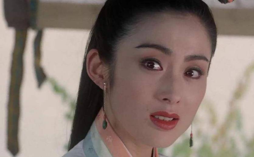 52岁张敏出镜带货,美貌依旧却被滤镜影响,观众差点认不出!