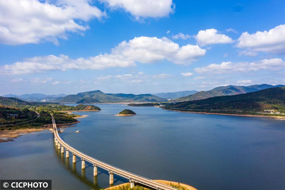 2022年10月29日在浙江省湖州市长兴县合溪水库拍摄的秋景