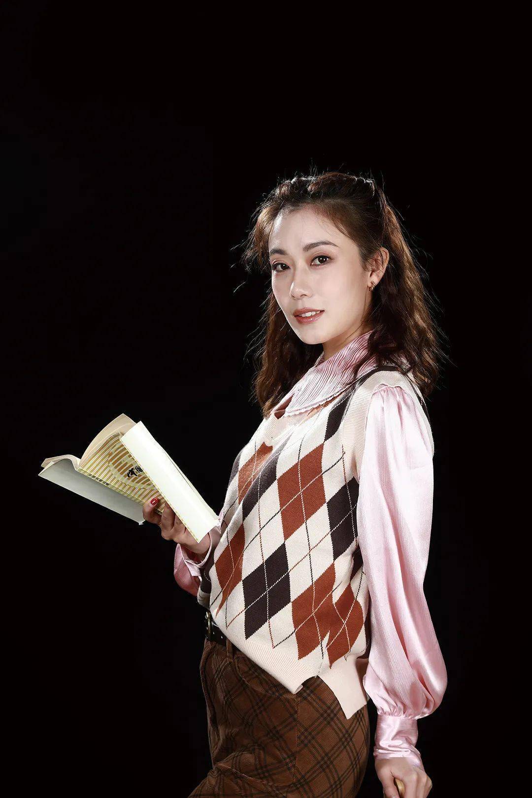 杨思蓉龙月(饰)赵勇赵震(饰)徐悠然司春燕(饰)齐月明郭奕君(饰)梁国恩