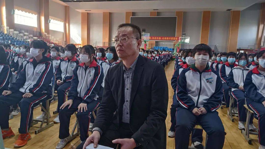 东营市河口区第一中学举行模拟法庭活动_法治_普法_全校