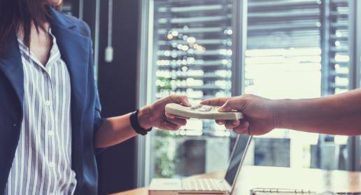 用了5年的保母问我借钱买房，我没借。那个思维，让我受用末身