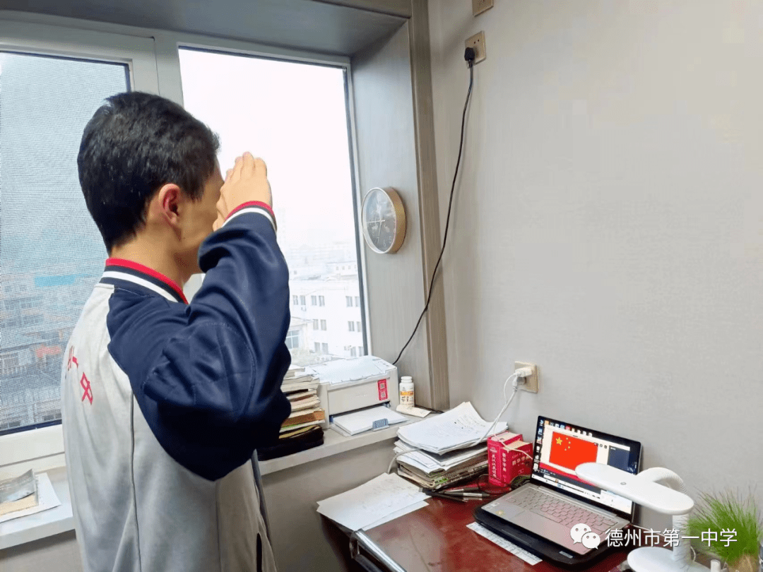 德州一中举行线上升旗仪式 | "稳神,静心"方能成大器_刘新然_调整