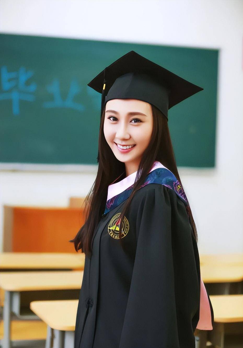 清华研究生院气场强大,身形婀娜,前凸后翘_水依诗_父亲_水一石