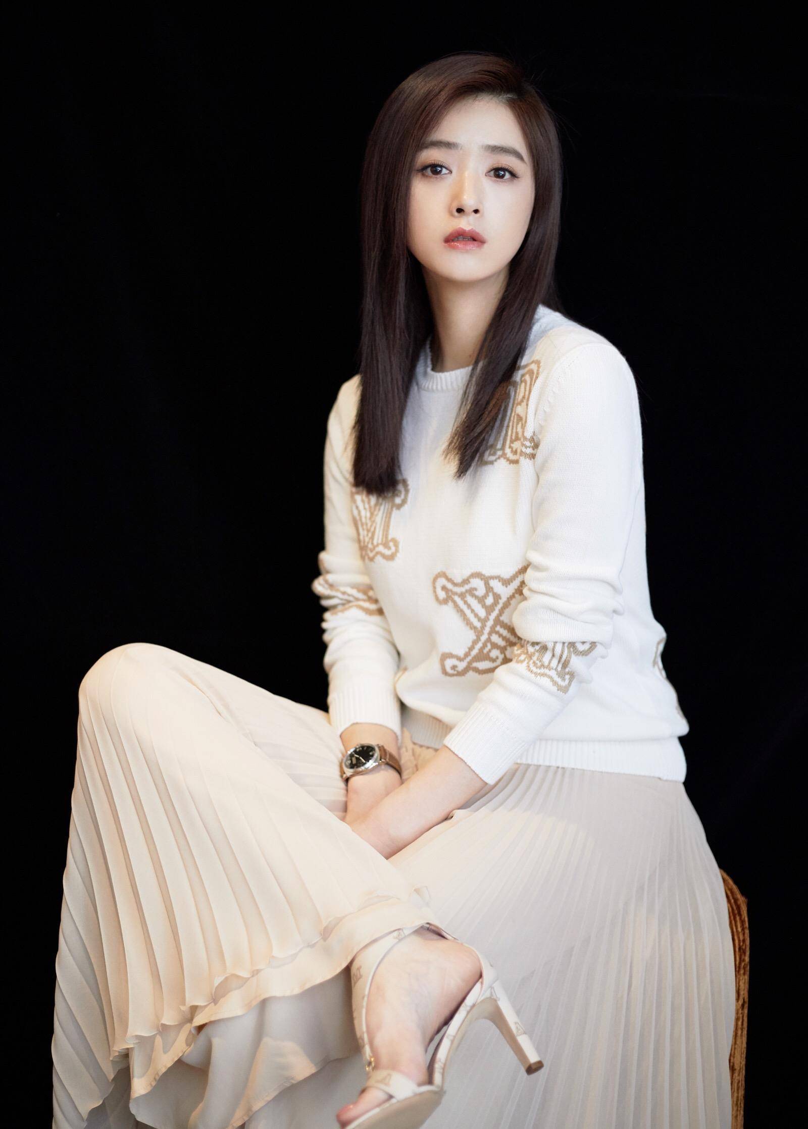 蒋欣又瘦成小v脸了!