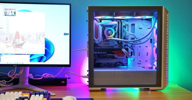 攒了台白色游戏主机:酷冷MB520Mesh、骨伽天吴360白、七彩虹Z790巡洋舰