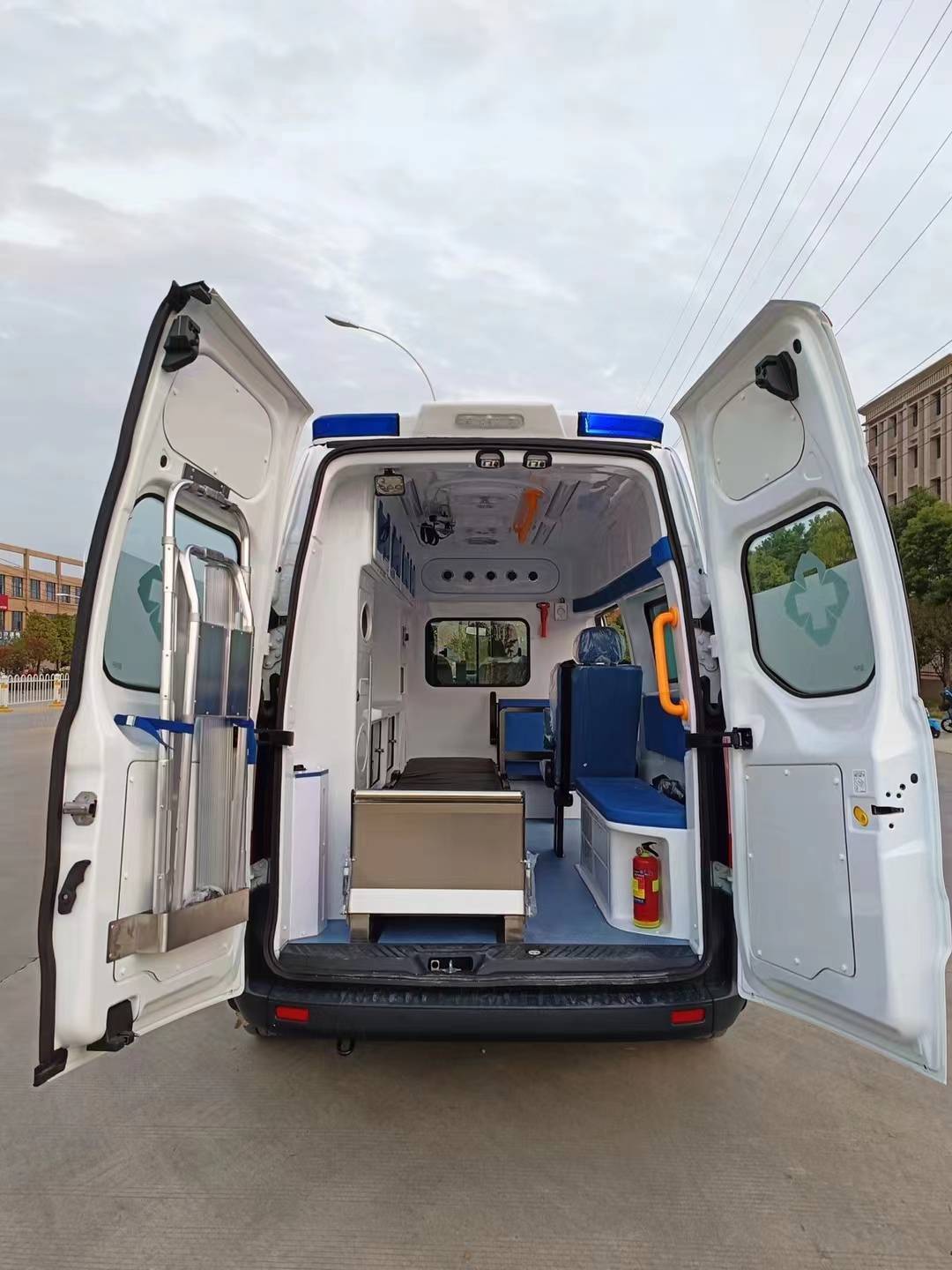 奔驰负压救护车价格￥626000块钱,负压隔离舱工作原理是由负压生成