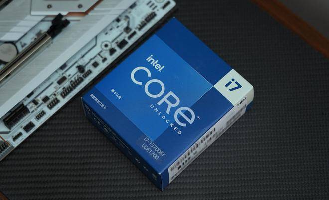 攒了台白色游戏主机:酷冷MB520Mesh、骨伽天吴360白、七彩虹Z790巡洋舰