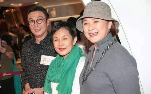 刘松仁发福憔悴很苍老,小20岁妻子素颜近照,结婚多年求子艰辛_李影